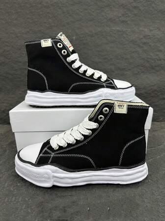 2025 MMY Collaborazione con un designer rinomato Classiche scarpe da ginnastica antiscivolo, resistenti all'usura, leggere, basse, per studenti universitari uomo e donna, in bianco e nero