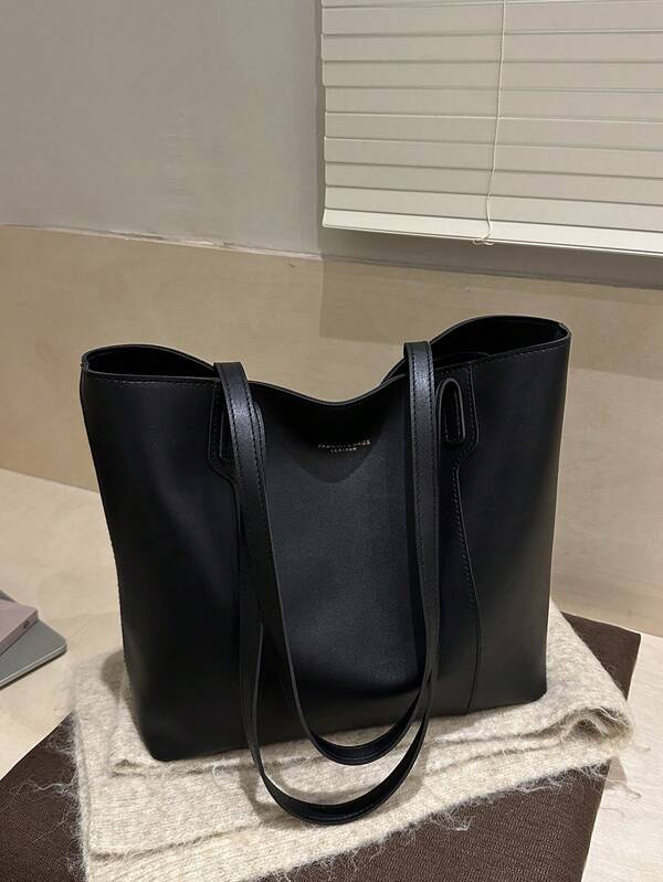 A New Fall And Winter Fashion Letter Print, Large Capacity Tote Bag. Zipper Opening, Lightweight Minimalist, Hardware Pendant Shoulder Bag. Suitable For Women's Daily Life Casual, Commuting, Work And Student Use