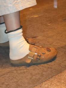 Sandalias de moda retro de nicho para adolescentes, de suela gruesa y media cerradas, tipo slip-on para primavera/verano 2025