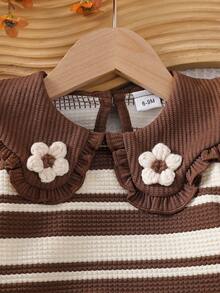 女婴时尚可爱彼得潘领手工花卉条纹运动衫和棕色松紧腰针织喇叭裤套装，秋冬 - 咖啡棕 - 查看 3