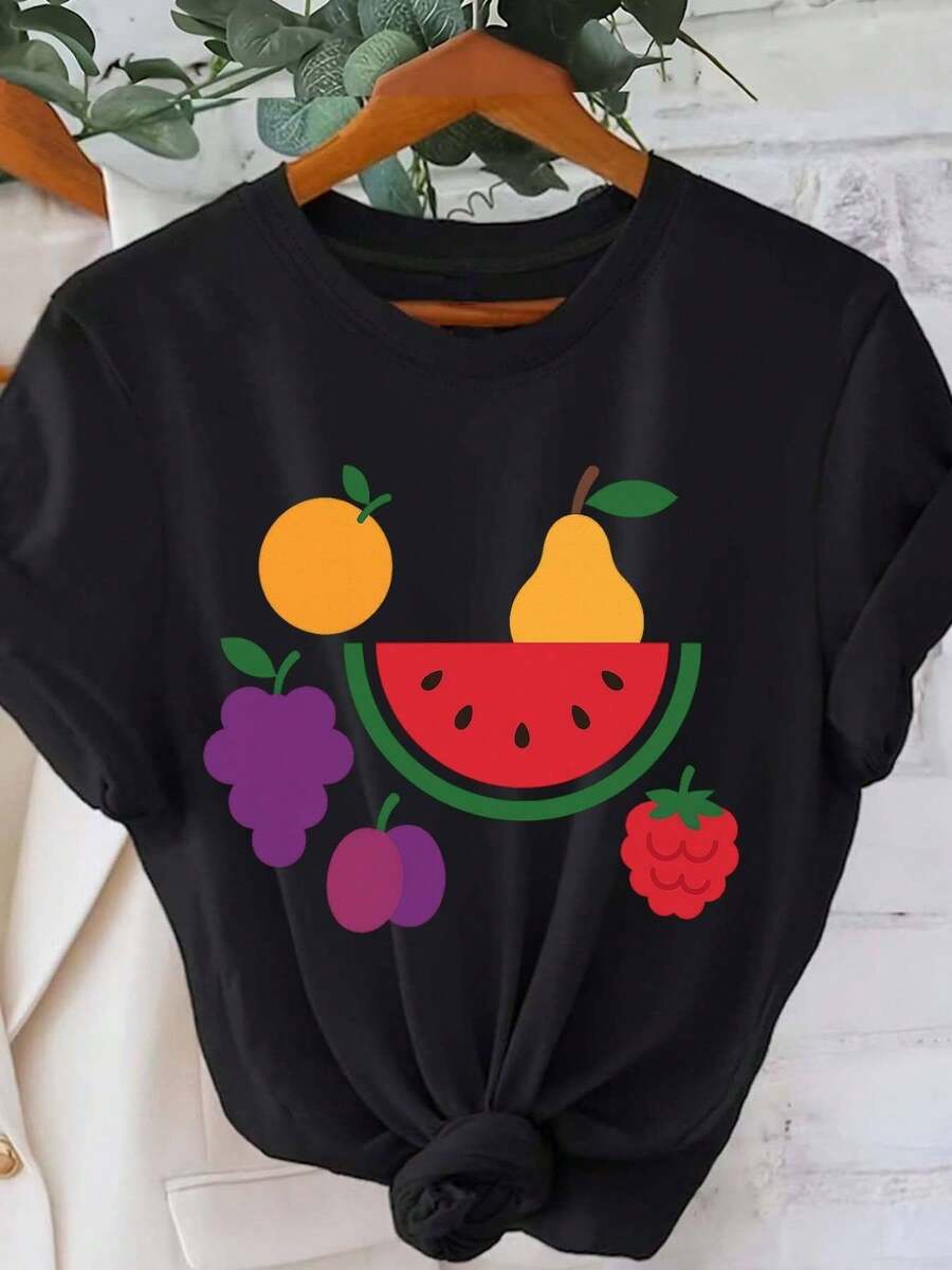 Camiseta de Manga Corta para Mujer Talla Grande - Estampado de Sandía y Uvas, Blanca Transpirable Lavable a Máquina, Ropa Casual de Primavera/Verano, Diseño Frutal, Textura Suave, Moda Casual