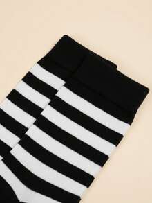 Calcetas largas de rayas diseño divertido para dama, medias por encima de la rodilla - Blanco y Negro - Ver 4