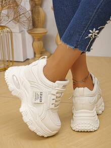 新款网面休闲女鞋，透气时尚百搭女士厚底运动鞋