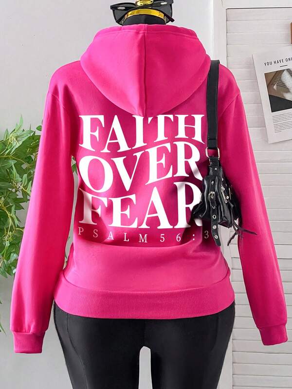 Felpa con cappuccio casual da donna con fodera termica e design con stampa di lettere in stile universitario che trasmette vitalità giovanile. Adatta per correre, rilassarsi a casa, riunioni, feste e altre occasioni, è una scelta ideale per il Natale. Questa felpa presenta un design con stampa di lettere minimalista, offrendo una piacevole esperienza di indossabilità per le stagioni autunnali e invernali, ed è adatta per attività come la corsa e l'esercizio.