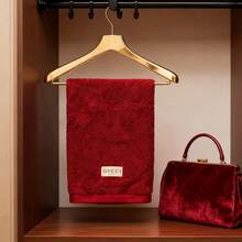 Gucci 红色柔软方巾，适合日常洗漱和梳理。高品质，外观精美，舒适柔软，是婚礼和订婚的必备之选。 - 酒紅色 - 查看 2