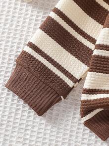 女婴时尚可爱彼得潘领手工花卉条纹运动衫和棕色松紧腰针织喇叭裤套装，秋冬 - 咖啡棕 - 查看 4