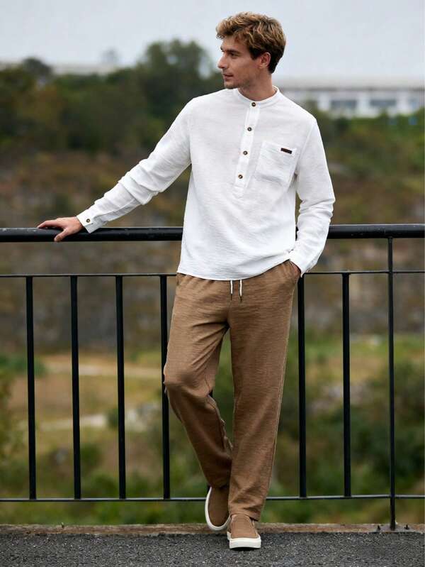 Conjunto casual masculino de outono/inverno, com cardigan de gola polo, camisa de manga comprida e calça reta e solta com cordão, em tecido similar ao linho, para uso casual. Conjunto de camisa casual masculina, blusa de manga comprida de cor sólida sem elasticidade, camisa de abotoamento simples com bolsos e punhos abotoados, calça com cordão e dois bolsos. Moderno e moderno, adequado para passeios, encontros, viagens e deslocamento diário para o escritório. 100% poliéster, lavável à mão ou na máquina.