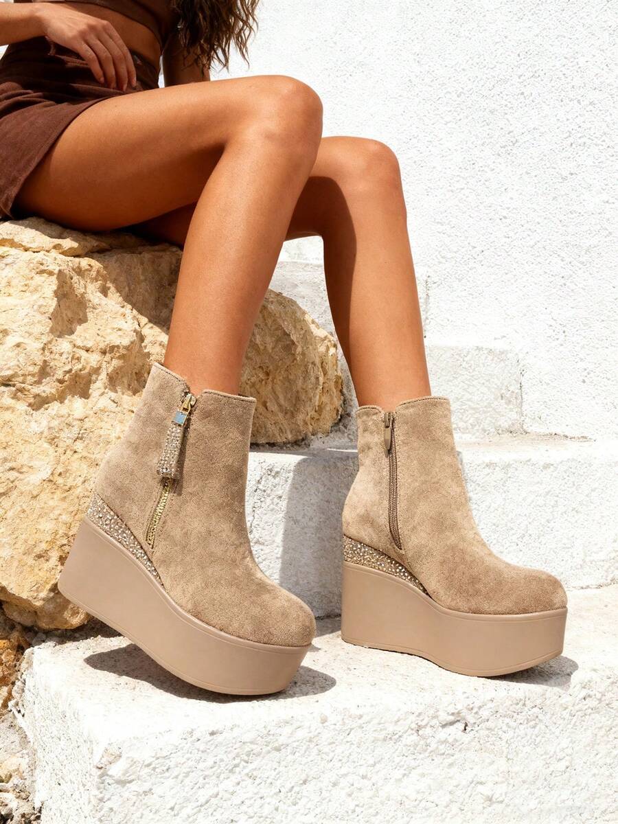 TULIPANO Stivali bassi con zeppa alta da donna - Stivaletti da donna - Eleganza e comfort in materiale scamosciato, stivaletti da donna corti in pelle scamosciata sintetica di alta qualità con zeppa spessa e rialzo, ideali per l'autunno e l'inverno, con decorazione a rombi e cerniera interna, perfetti per vacanze, lavoro e appuntamenti - Cachi - Visualizzare 1