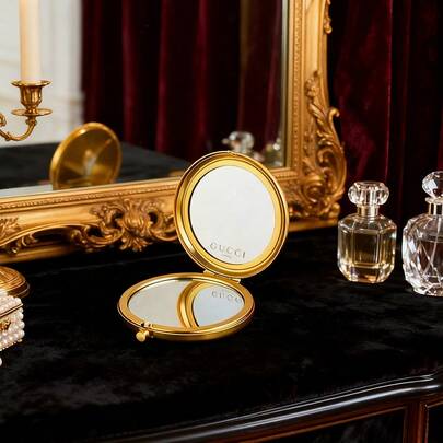 Gucci Lustro do makijażu i torebka dla kobiet. Zaprojektowane do poprawek makijażu w podróży, na co dzień, na zakupy, do pracy, do szkoły i w podróży. Wspaniały prezent na festiwale, dla dziewczyn i przyjaciółek.