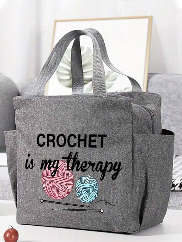 Bolsa de tecido com estampa de letras, padrões de tricô e crochê, design leve e minimalista, ideal para trabalho, viagens, camping e atividades ao ar livre. Ótima opção de presente para mães, idosos e entusiastas de artesanato.