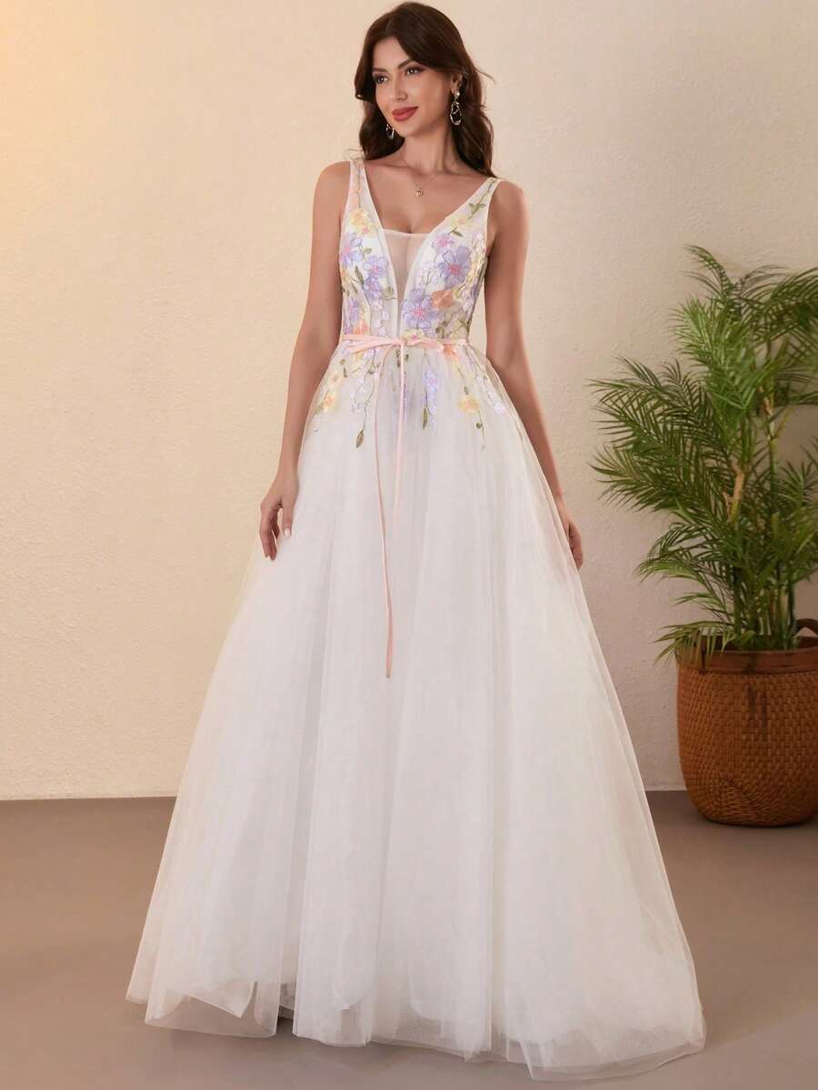 Robe de soirée longue élégante sans manches à col V profond, décorée de dentelle brodée, convenant pour un anniversaire, une cérémonie de remise des diplômes, une fête et un mariage - Blanc - Voir 1