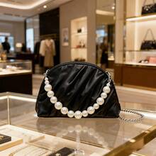 Yves Saint Laurent Schwarzes Muschel-Kosmetiktaschen-DIY-Verwandlungsset mit Kunstperlenkette, klassisches und minimalistisches, exquisites Design, geeignet für den täglichen Gebrauch und Partys.