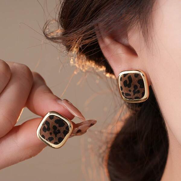 1 Pair Retro Flocked Square Leopard Print Stud Earrings, Suitable For Daily Commute Outfit