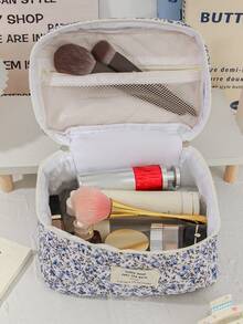 1 PC Blue Floral Print Multi-Purpose Make Up Bag, Halloween, Trick Or Treat, Fashionable And Casual Large Capacity Portable Zipper Makeup Bags, Travel Storage Stationery Storage, Vacation Essentials Cosmetic Bags For Pouch Pads, Wired Earphones, Earpods, Headphones, Charger, Lipsticks, Cosmetics, Skin Care And Beauty Products, Home Decor, School Girls, Keys, Holiday Gifts Bag, Makeup Bag, Toiletry Bag, Desk Organiser, Cosmetic Bag, Makeup Pouch, Make Up Organizer, Vanity Accessories, Make Up Pouch, Makeup Bags,Cosmetic Bag,Makeup Organiser,Travel,Makeup Pouch,Bag,Vanity,Make Up Pouch,Travel Essentials,Pouch Bag,Travel Essential,Vanity Accessories,Small Makeup Bag,Makeup Pouch,Cosmetic Bag,Travel Essential,Large Capacity,Large Makeup Bag,Christmas Gifts,Pouch,Travel,Gifts For Women,Women's Necessaire,Travel Essential,Pouch,Clutch / Small Handbag,Necessaire,Makeup Organizer,Makeup Organize,Pouch,Brush Holder,Mini Pouch,Large Capacity Pouch