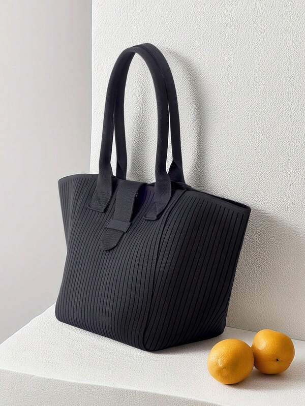 Bolsa tote feminina moderna e espaçosa, ideal para compras, deslocamentos e uso diário.