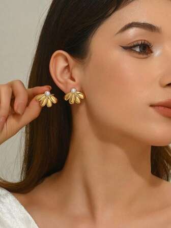 1 Pair Fashion Stainless Steel Iris Earrings Imitation Pearls Embellishment 18K Gold Plating Minimalism Suitable Woman Reunion Wear Perfect Valentine's Day Birthday Gifts