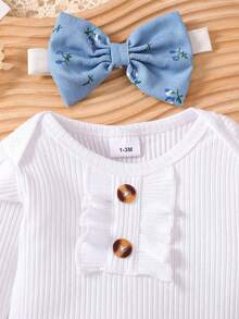 3pcs Set Baju Bayi Perempuan Gaya INS: Bodysuit Rajut Bergaris dengan Kerah Berumbai, Rok Pita Bunga Korduroi Biru dengan Bando, Cocok untuk Jalan-jalan dan Acara Khusus - Putih - View 4