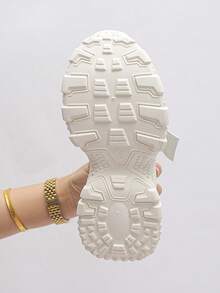 新款网面休闲女鞋，透气时尚百搭女士厚底运动鞋