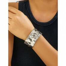1pc Geometric European And American Exaggerated Design Bangle - 銀色 - 查看 2