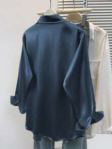 Damskjorta i satin, business casual blus med knappar och slag, elegant topp för kontoret och lounge, höst vinter vår