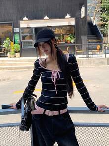 独特的条纹T恤，修身显瘦，适合初秋穿着。 - 黑色 - 查看 1