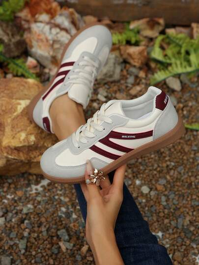 أحذية رياضية خفيفة الوزن للنساء للاستخدام الخارجي في الصيف، أحذية كاجوال مسطحة جديدة للربيع والخريف، مضادة للانزلاق بألوان مدمجة