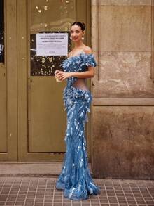 Faeriesty Hochglanz Luxus Abendkleid mit Perlen, Pailletten und einem Schulterausschnitt im Meerjungfrauenstil, mit floralen Akzenten an der Schulter und transparentem Taillenausschnitt - ideal für Hochzeiten, rote Teppich Events, Abendgalas und Preisverleihungen - Graublau - Übersicht 11