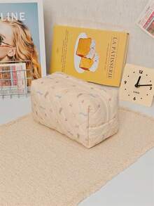 Eine Kosmetiktasche für Frauen mit süßen Cartoon-Mustern, die als Reise-Münzbeutel sowie zur Aufbewahrung von Handy, Medizin, Snacks, Damenbinden, Feuchttüchern und Makeup-Pinseln verwendet werden kann. Das weiche und faltbare Design ist besonders für Frauen und Mädchen geeignet und auch eine ideale Geschenkwahl für Feiertage. - Verschiedenfarbig - Übersicht 1