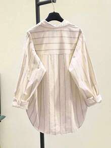 Prenda transparente con gráficos de rayas y bordados, con parte delantera corta y parte trasera larga