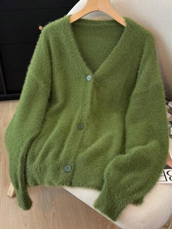 大码女式纯色落肩长袖单排扣休闲开衫，优雅大方的人造毛皮毛衣