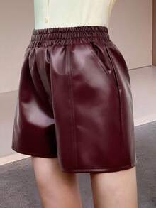 Quần short nữ EARO Chic bằng da giả, kiểu dáng thường ngày, cạp cao, lưng thun, dáng chữ A rộng rãi, có túi, chất liệu da PU, thích hợp mặc hàng ngày vào mùa hè. - Màu Đỏ Sâu - Xem 3