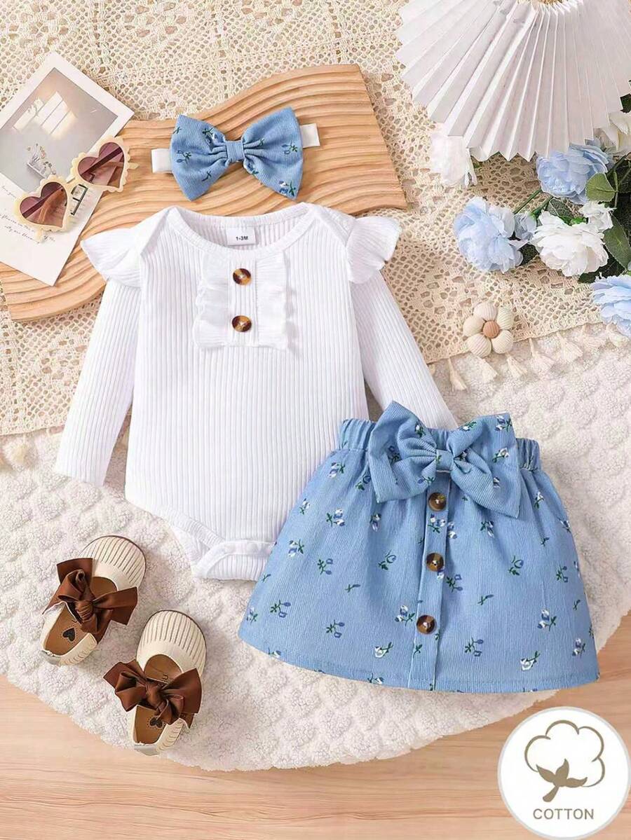 3pcs Set Baju Bayi Perempuan Gaya INS: Bodysuit Rajut Bergaris dengan Kerah Berumbai, Rok Pita Bunga Korduroi Biru dengan Bando, Cocok untuk Jalan-jalan dan Acara Khusus - Putih - View 1