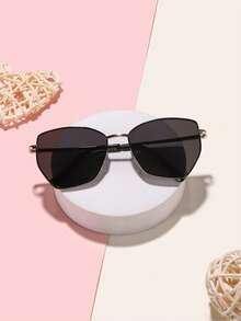 1 PC Children's Unisex Glasses For Ages 8-14, Featuring Metal Asymmetric Cat-Eye Frames In Fashion Style, Suitable For Vacation Outings, Outfits, And Holiday Gifts