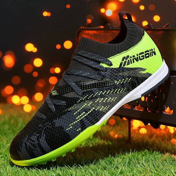 1 paire de chaussures de football/soccer unisexes, convenant aux adultes, étudiants, adolescents. Crampons pour gazon artificiel, terrain dur extérieur, terrain d'entraînement intérieur, sports d'équipe professionnels. Lacets, semelle en caoutchouc antidérapante, design léger et haute performance anti-dérapant. Plusieurs couleurs disponibles.