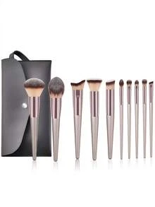 YISE 11件套化妆刷套装，包含10支香槟金色化妆刷和1个黑色收纳袋，包括腮红刷、散粉刷、修容刷、粉底刷、眼影刷、遮瑕刷、眼线刷和细节刷，适用于液体、膏状和粉状面部产品，刷毛柔软，便于携带，是旅行的理想之选。这款化妆刷套装适合女性和女孩使用，尤其适合秋冬季节和Y2K时尚潮流，也是生日、圣诞节和派对的理想礼物。
