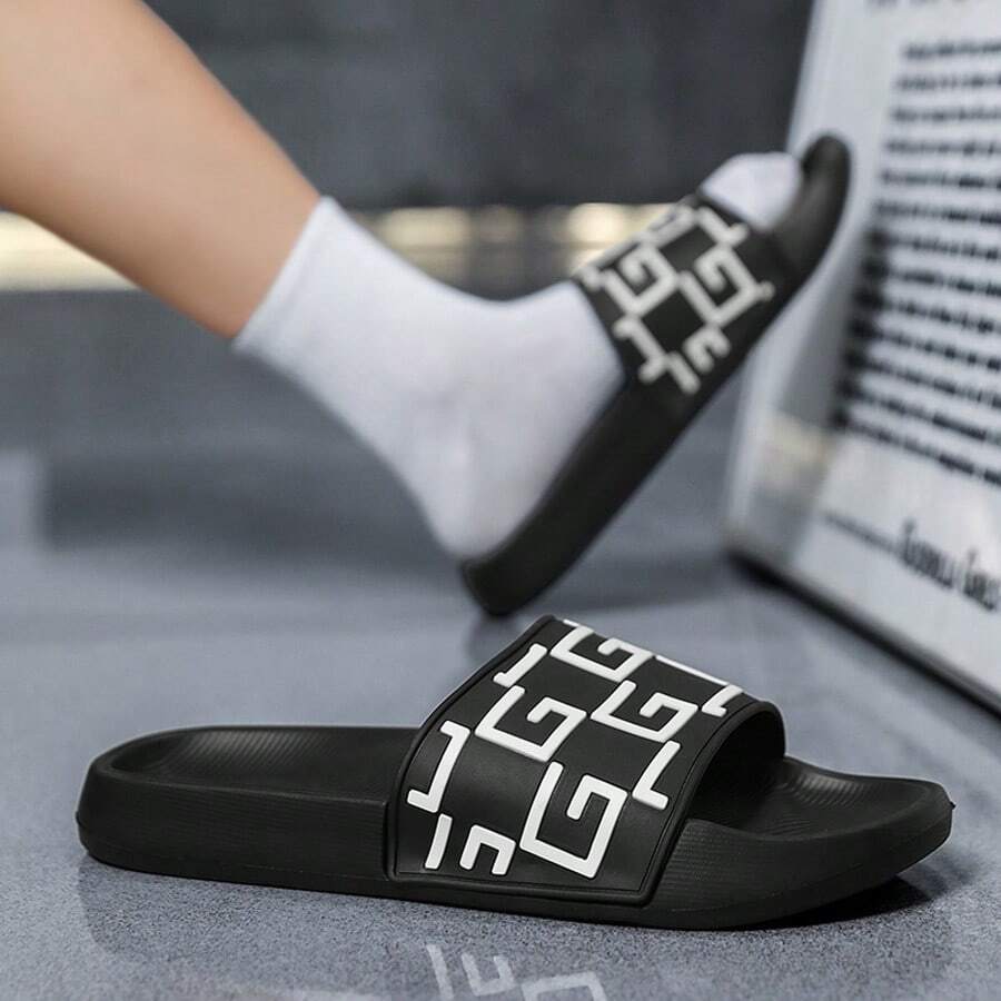2025新款男士休闲室内防滑软底一脚蹬鞋，字母图案，四季皆宜 - 黑色 - 查看 1