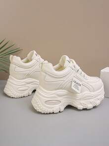 新款网面休闲女鞋，透气时尚百搭女士厚底运动鞋