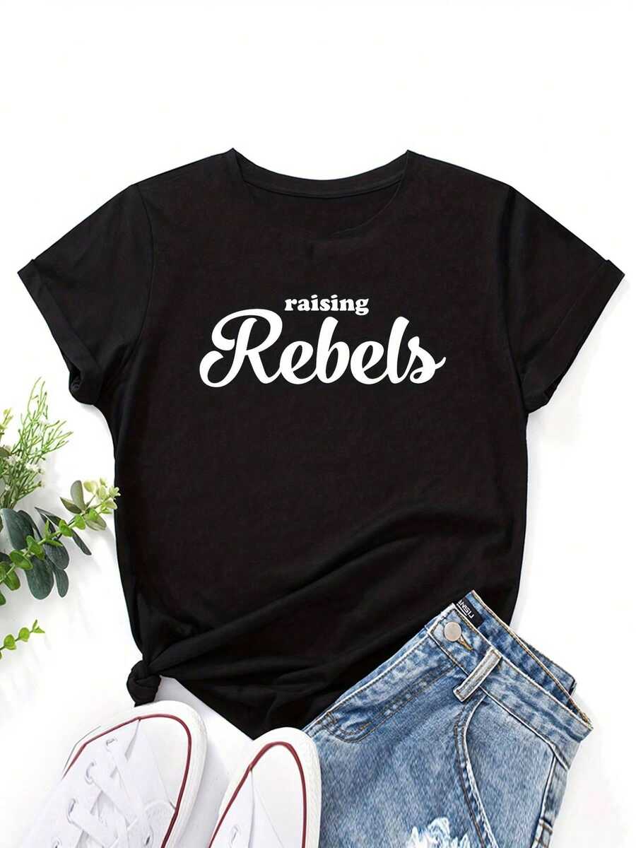 Camiseta Gráfica "Raising Rebels" de Talla Grande - Estilo Casual de Verano, Cuello Redondo, Manga Corta, 100% algodón, Lavable a Máquina - Gris con Letras Blancas, Camisetas de Talla Grande