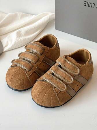 Zapatos de moda versátiles de cuero vintage desgastado para niños, nuevas zapatillas casuales feas y gruesas con cinta mágica