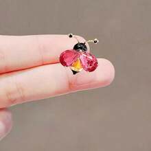 1pc Elegant Red Bee Pin, Zinc Alloy Casual Brooch For Women Everyday Wear, Spring/Summer/Autumn/Winter Halloween Dress Accessories Pin For Clothes Bag Charm Backpack For School Office Accessories Shirts Jacket Jewelry Christmas Clothes Pin Funny Cute Teacher Gifts Halloween Accessories Teachers Day - 金色 - 查看 5