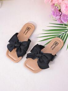 1 par de sandalias abiertas cómodas y antideslizantes con decoración de lazo minimalista, adecuadas para uso en verano, color negro + para niñas