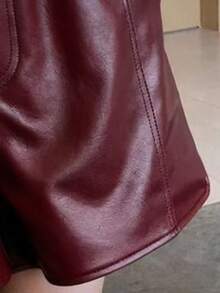 Quần short nữ EARO Chic bằng da giả, kiểu dáng thường ngày, cạp cao, lưng thun, dáng chữ A rộng rãi, có túi, chất liệu da PU, thích hợp mặc hàng ngày vào mùa hè. - Màu Đỏ Sâu - Xem 6