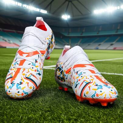 1 paire de chaussures de football pour hommes/femmes adultes et étudiants, chaussures de sport d'équipe basses pour l'extérieur, grandes tailles antidérapantes et résistantes à l'usure avec crampons AG pour pelouse naturelle, chaussures de football d'entraînement pour hommes à lacets en cuir, légères et haute performance, design antidérapant, bottes de football professionnelles hautes