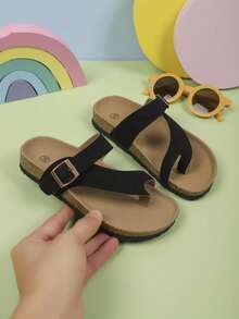 1双夏季新款儿童时尚人字拖，简约别致的趾带设计，适合女孩户外、度假、海滩穿着