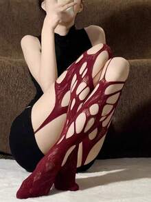 Vintage zerrissene Fischernetzstrümpfe mit Rosen-Cut-Out-Design, asymmetrisches Design, Gothic Punk Stil