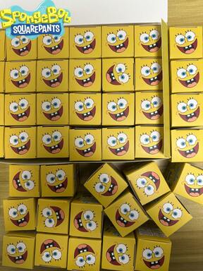 Zestaw SpongeBob 1 szt./2 szt. Kanciastoporty 2026 Nowa Edycja Aniołek w Pudełku - Lalka do Dekoracji Samochodu na Biurko - Brelok do Kluczy z Gwiazdą z Kreskówki Podwodny Świat - Odpinany Wisiorek, Idealny na Urodziny, A także Najlepszy Wybór Na Prezenty Świąteczne I Do Skarpet