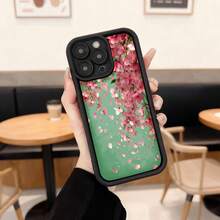 Funda para telefono con borde negro y diseño de flores de cerezo rosa sobre fondo verde para iPhone 13 Pro Max elegante y protectora ideal para uso diario en cafeterias y salas de estar Aplicable a los teléfonos de la serie Apple y Galaxy - Café integral - Ver 3