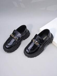 Nuovi mocassini in pelle casual da ragazza con suola spessa, scarpe con plateau nere antiscivolo in stile britannico per bambini, Oxford lucidi con plateau piatti da principessa per ragazze