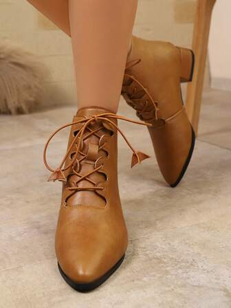 秋冬大码时尚尖头后拉链经典纯色短靴，舒适日常通勤休闲度假户外穿着，粗跟交叉系带吊坠波浪线装饰简约优雅女士皮靴