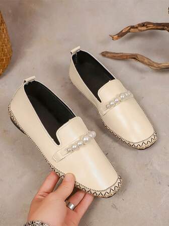 รองเท้าส้นแบนหัวเหลี่ยม สไตล์ฝรั่งเศสอเนกประสงค์พื้นนิ่มหัวเข็มขัดสี่เหลี่ยม พลอยเทียม แบบลำลองแฟชั่นสำหรับวัยรุ่นผู้หญิง [ขนาดเล็กกว่าปกติ แนะนำให้สั่งขนาดใหญ่ขึ้น 1 ไซส์]